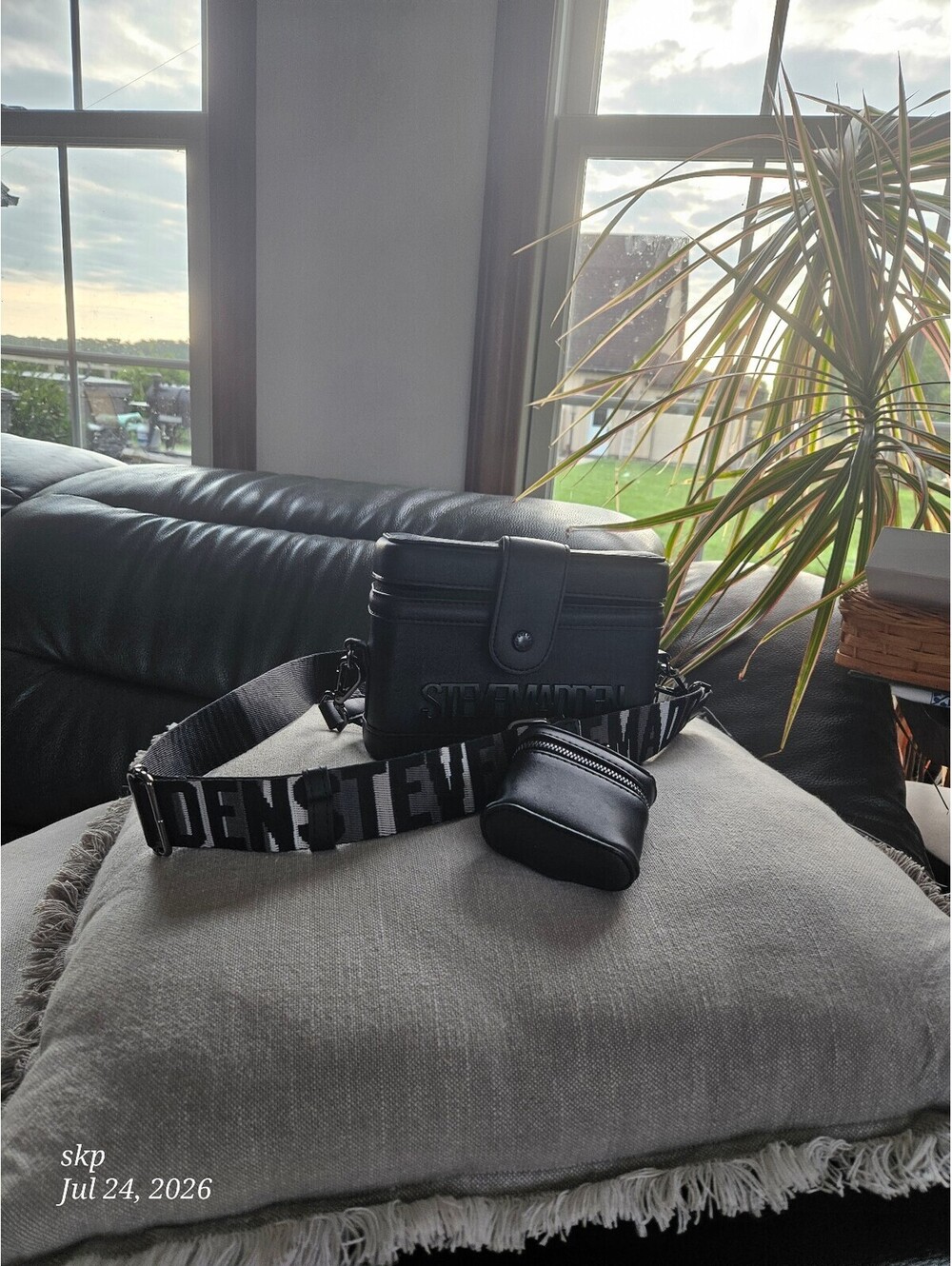 NWOT Obsession: The Steve Madden Bgiove Box Crossbody